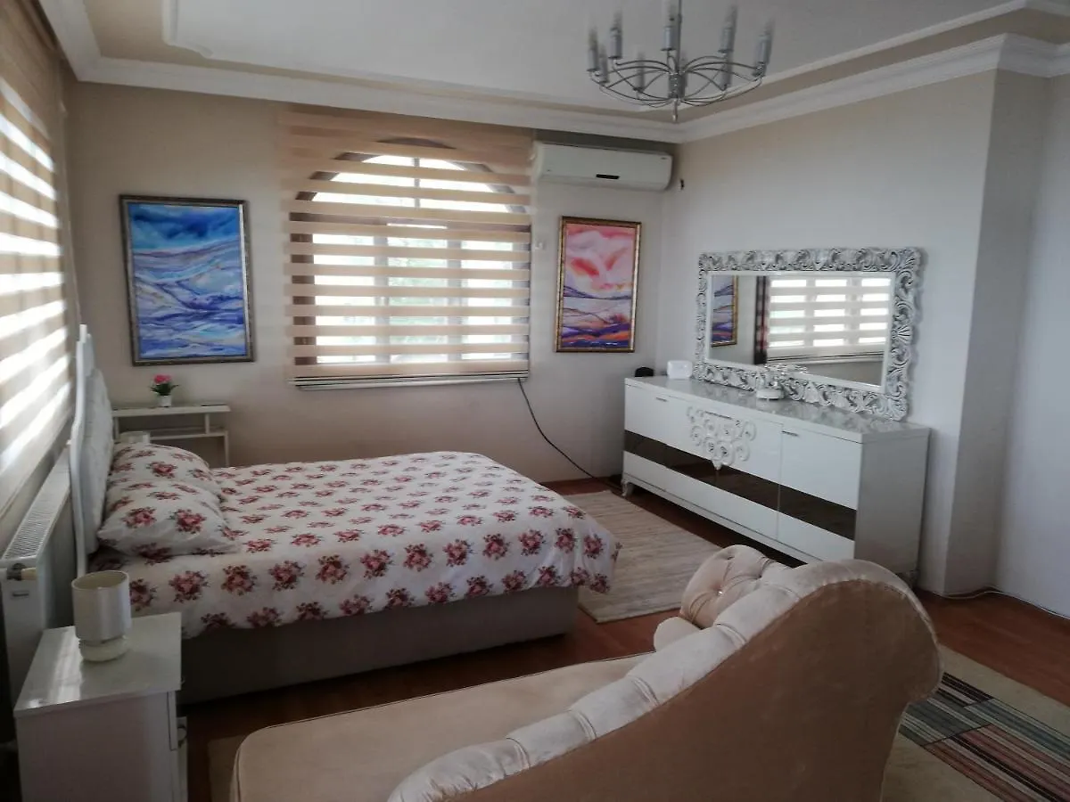 Trabzon Manzarali Havuzlu Villa